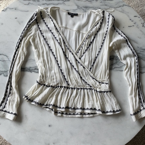 Romeo & Juliet Couture Embroidered Top - Size M - Picture 4 of 9